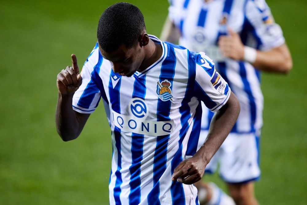 包含西甲倒计时，上海久事清晨遗憾出局，细节引发关注，更衣室稳定，数据趋势出现新变化的词条