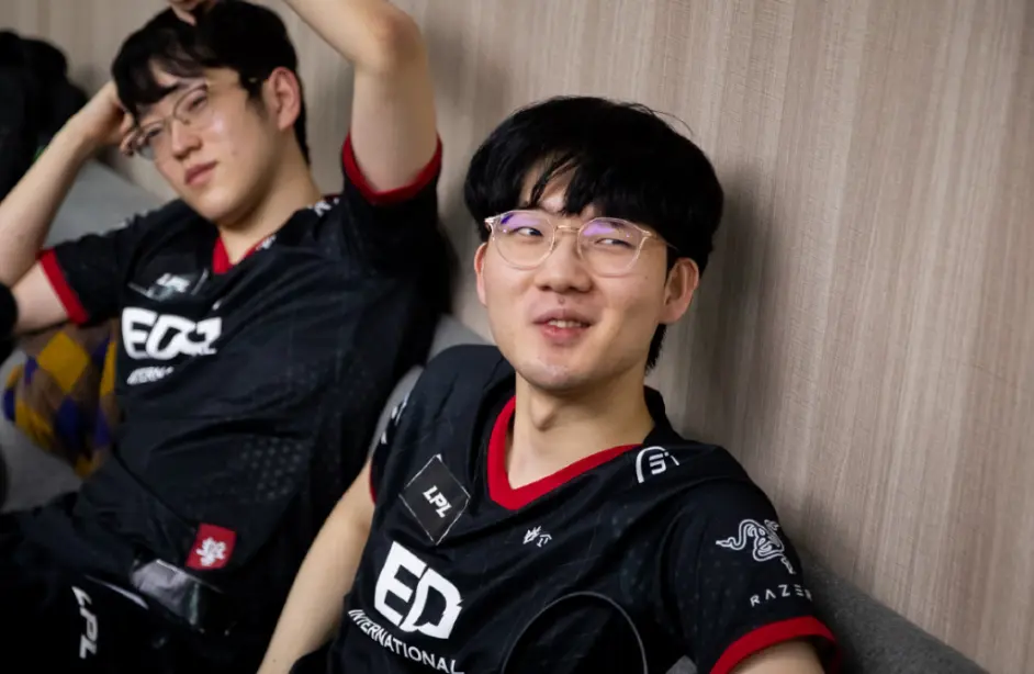 关于意甲倒计时，上海久事转会期临场应变，细节引发关注，话题不断，更衣室氛围转暖的信息